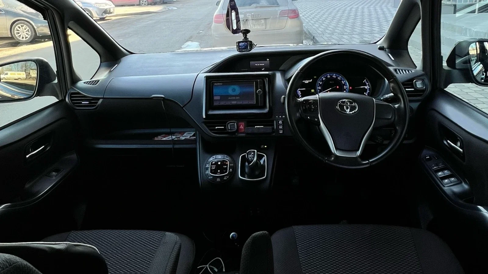 Toyota Voxy 2026 — фото 3